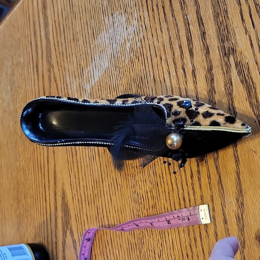 Mark Roberts shoe wine holder